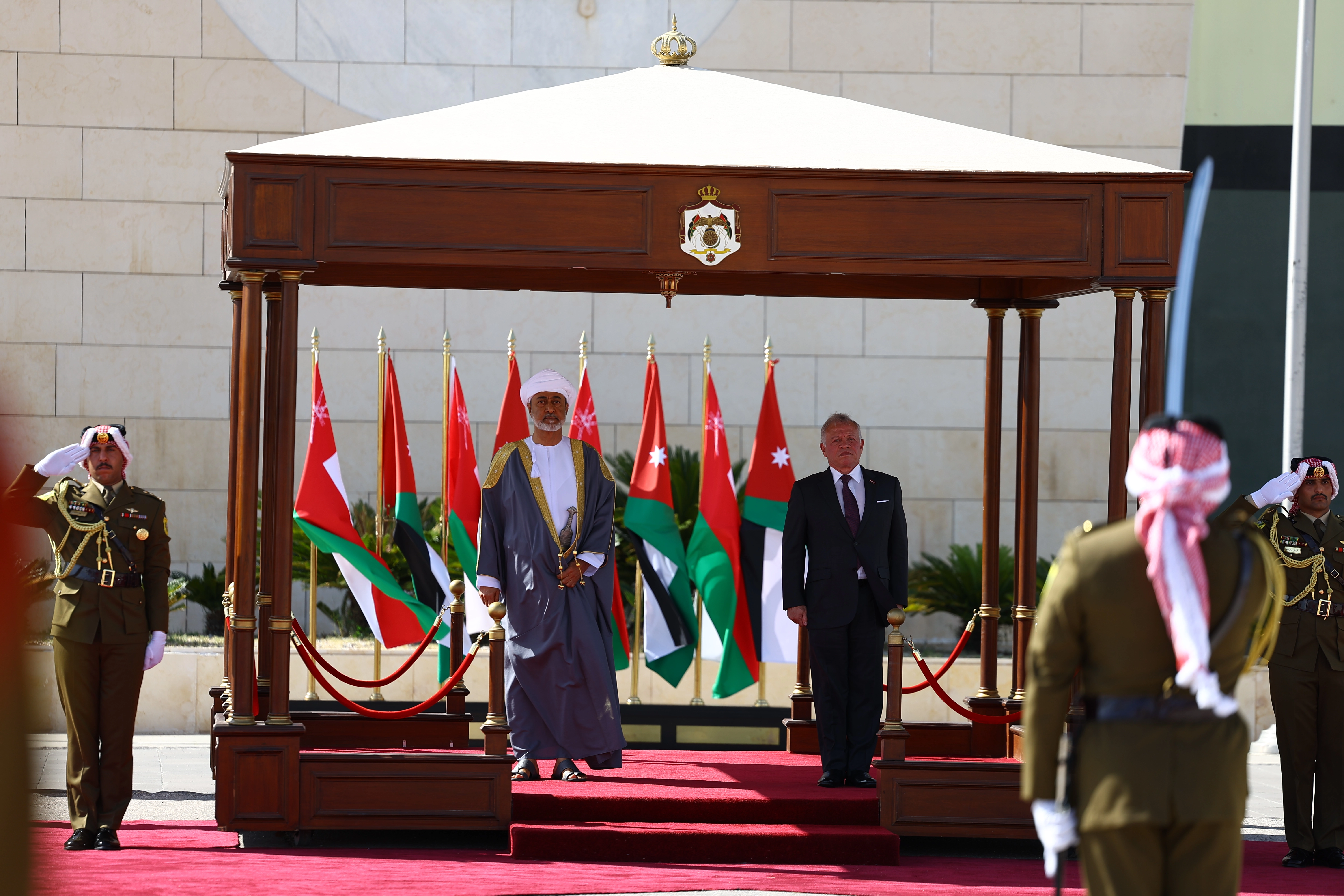 King receives Oman sultan at Marka Airport