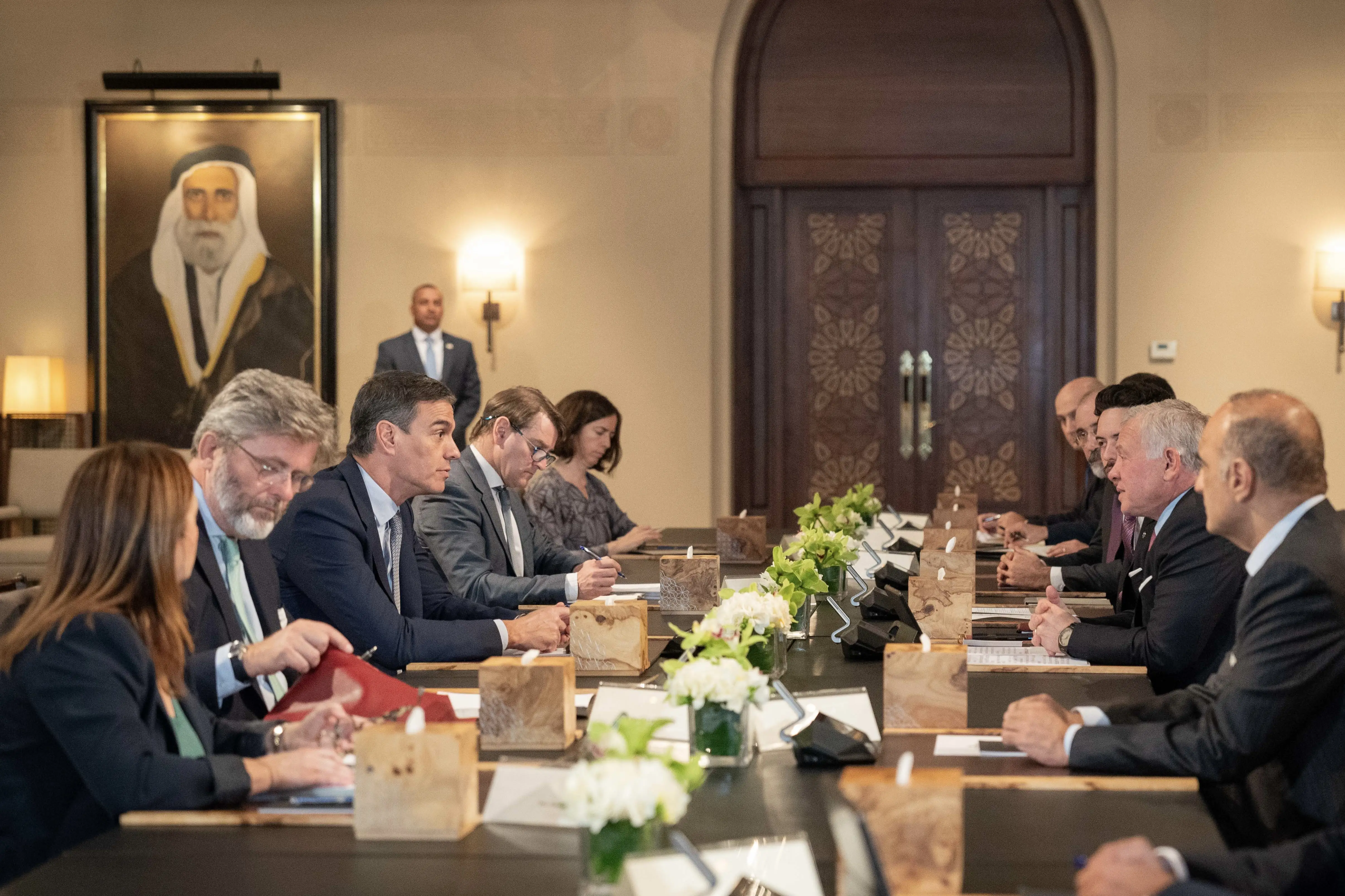King receives Spain PM, commends Spain efforts to aid Gaza