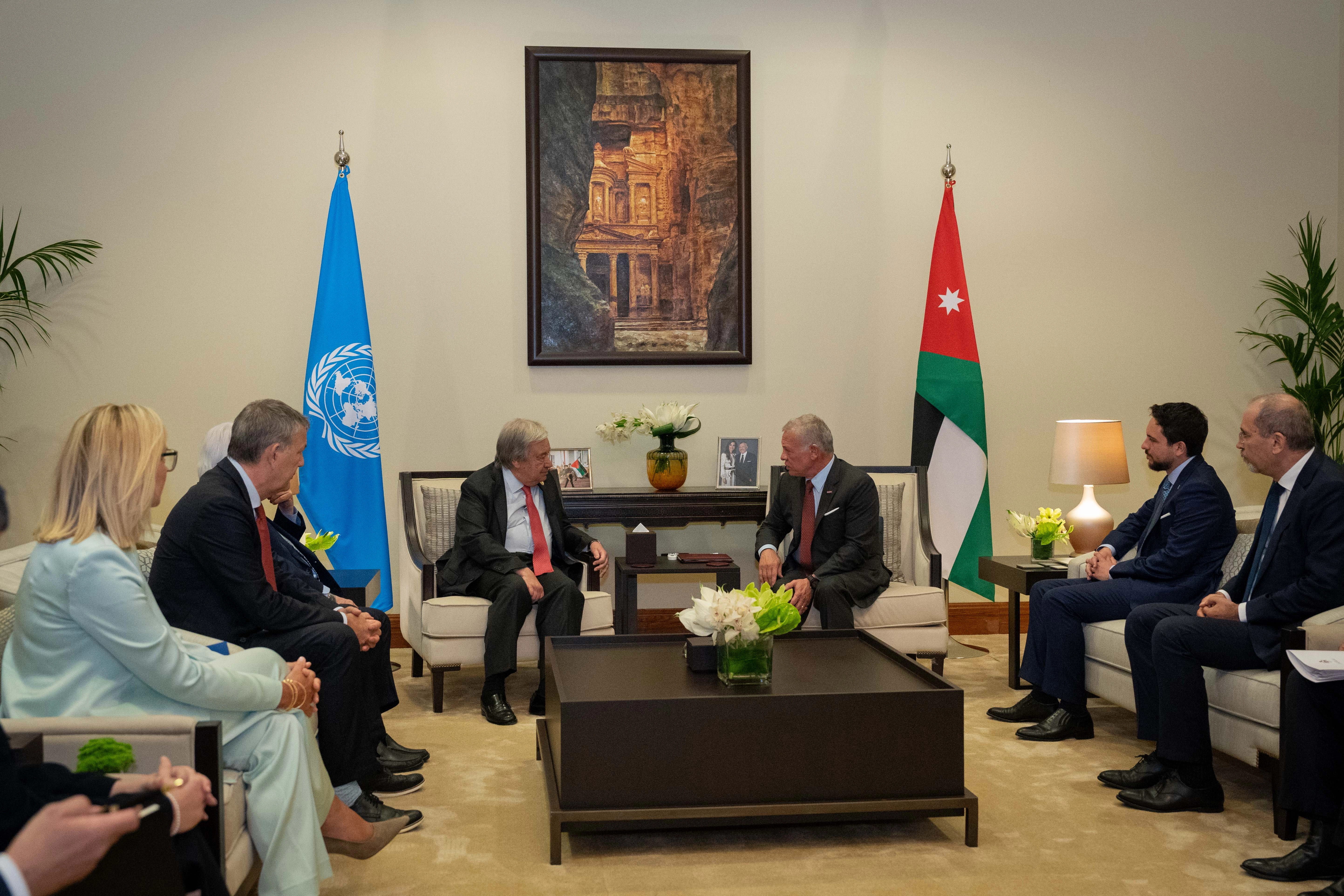 King meets UN chief, urges exerting utmost efforts to increase aid to Gaza