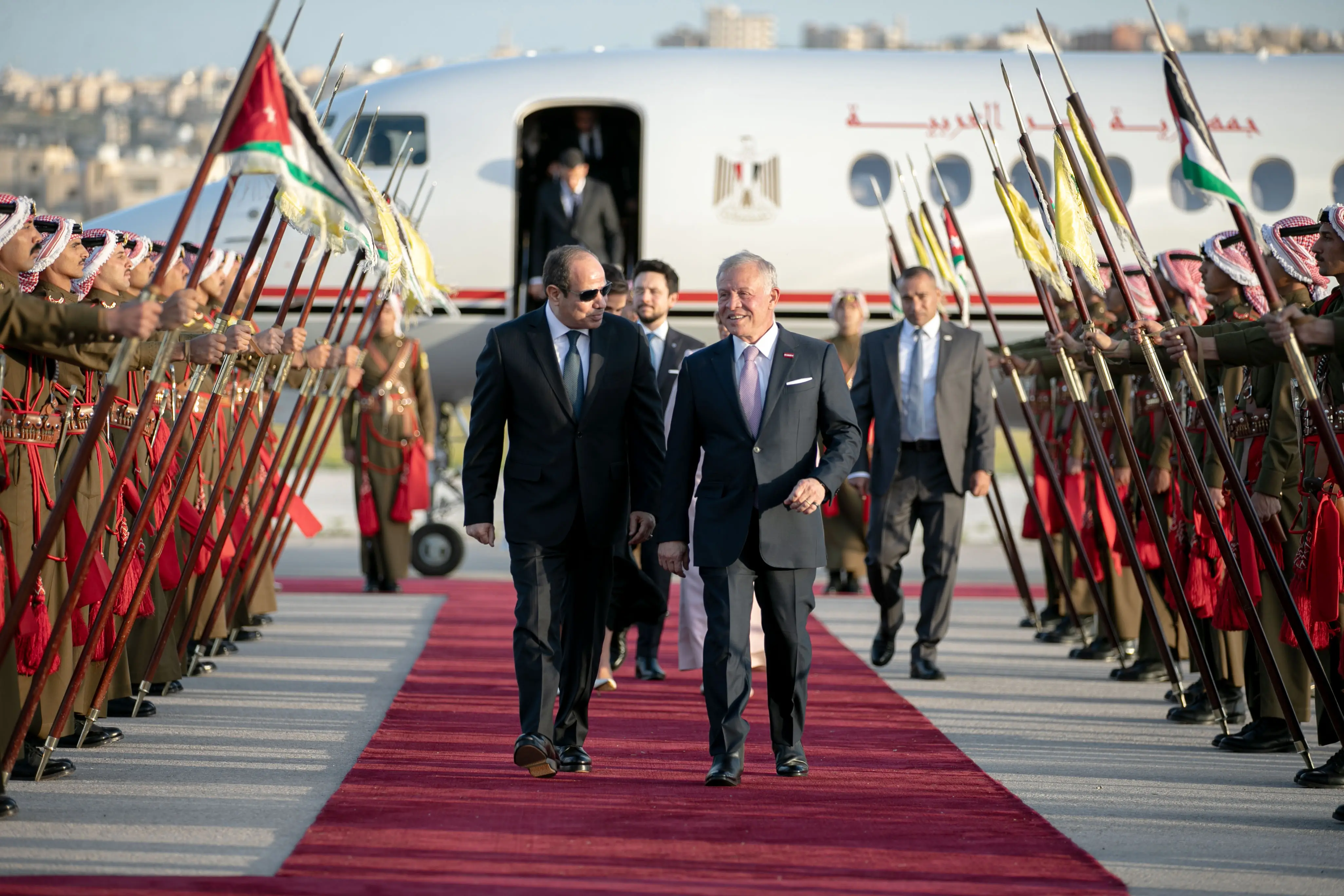 King, Queen, Crown Prince receive Egypt president, spouse in Amman