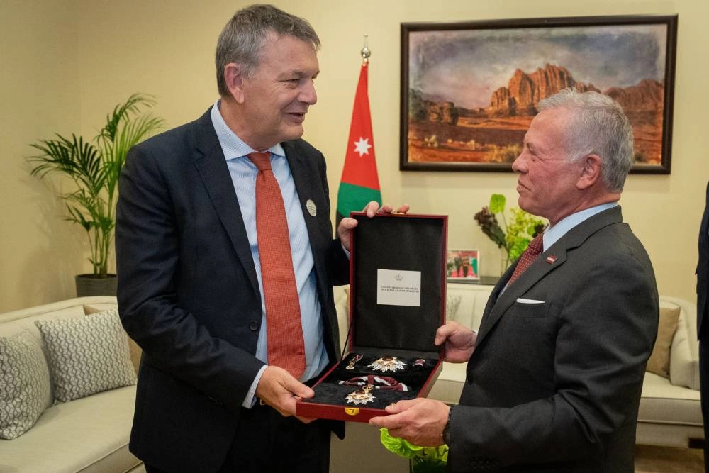 King grants Order of Al Istiqlal to UNRWA in appreciation of its humanitarian efforts