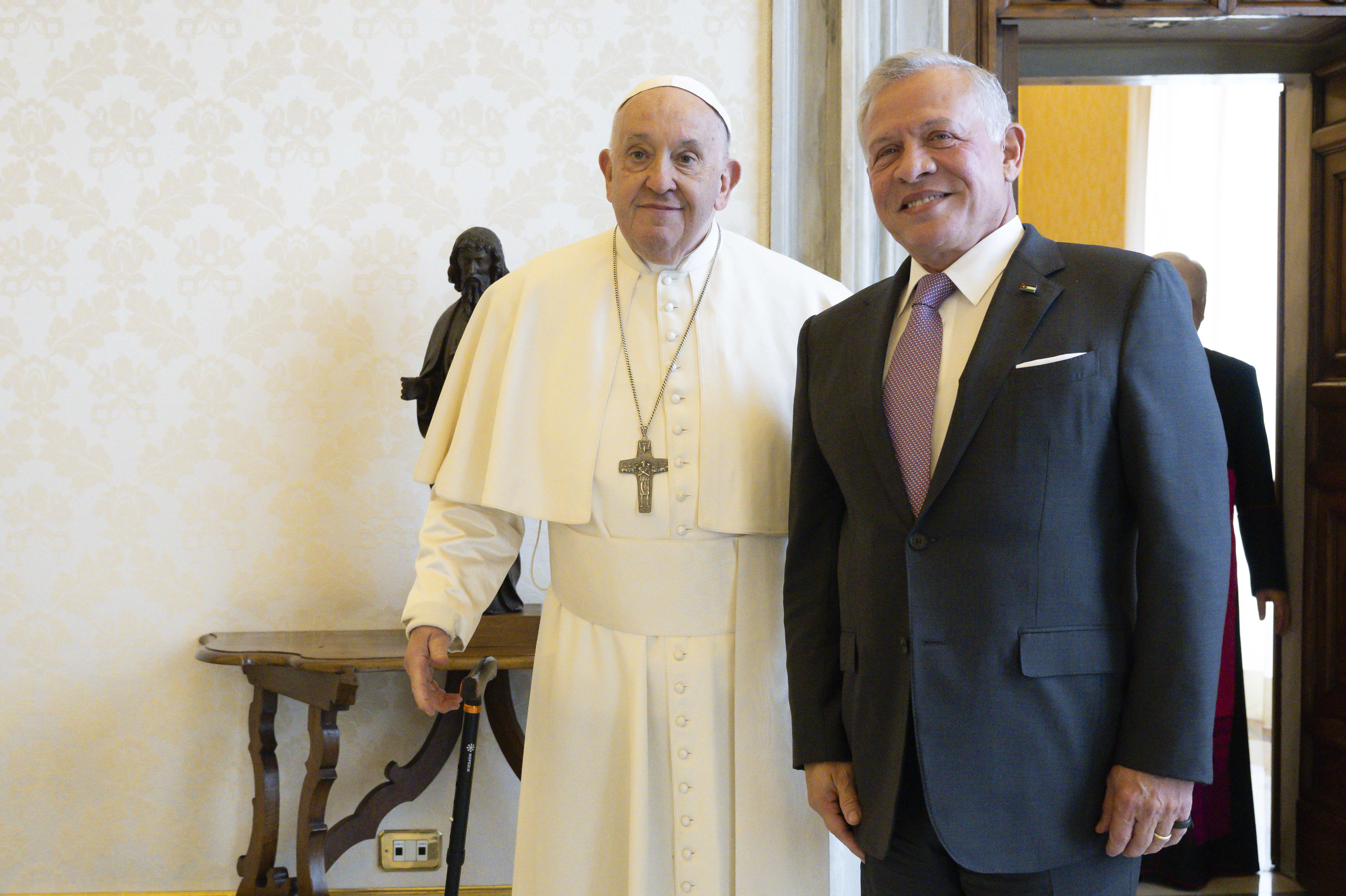 King meets Pope Francis, reaffirms Jordan’s commitment to its religious, historical role in safeguarding Jerusalem’s holy sites