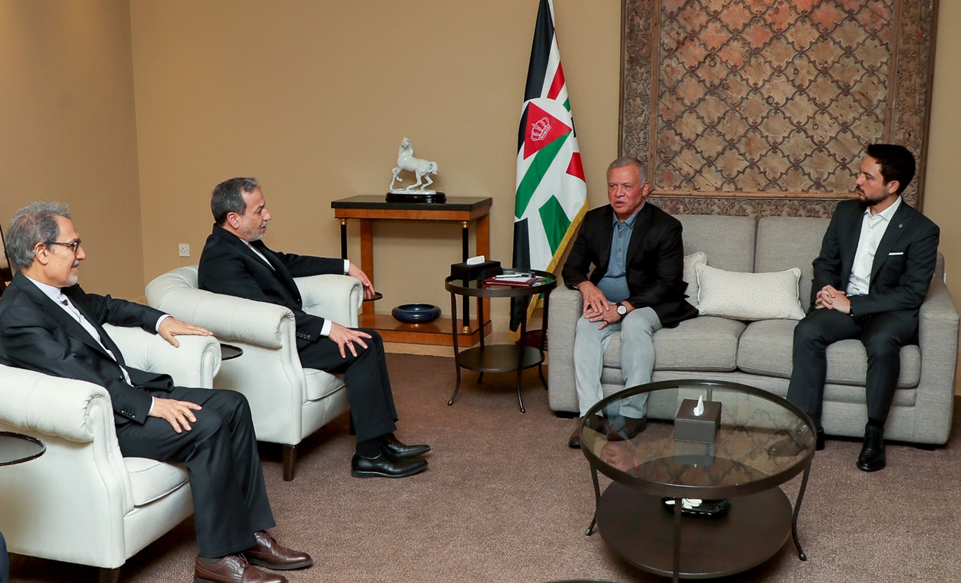 King receives Iran FM, calls for regional de-escalation