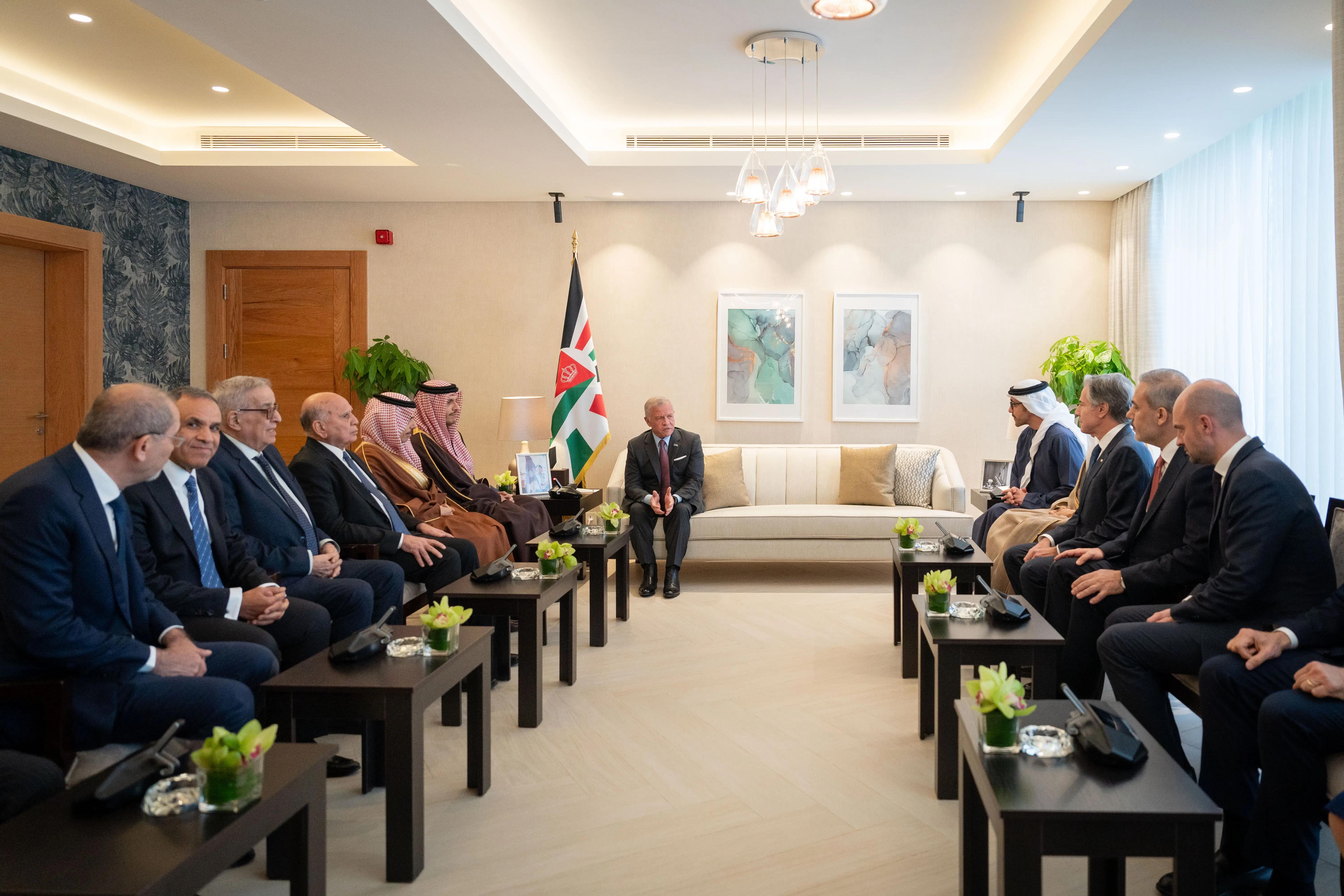 King receives FMs participating in Aqaba Meetings on Syria, urges safeguarding Syria’s sovereignty, territorial integrity