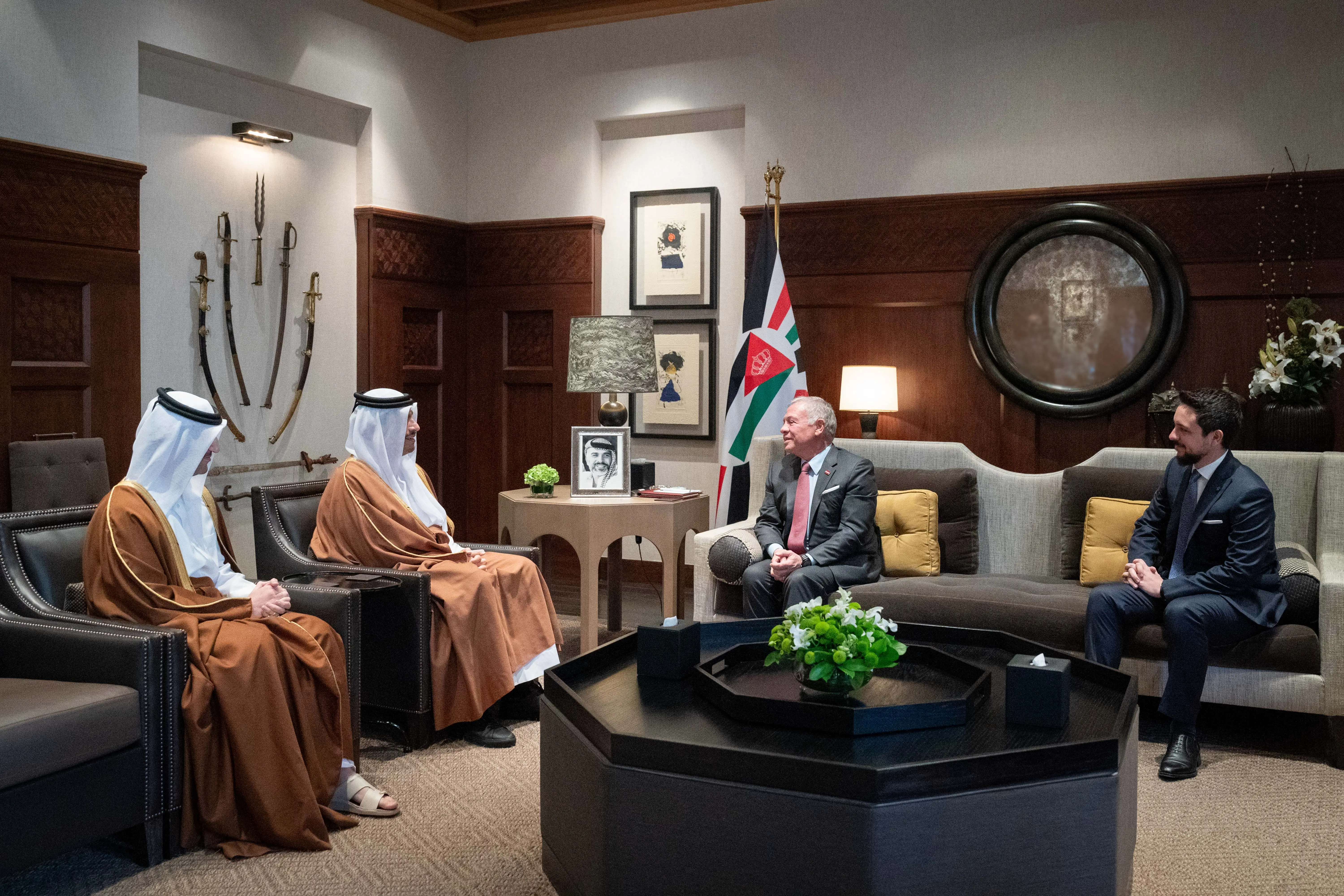 King receives Qatar PM
