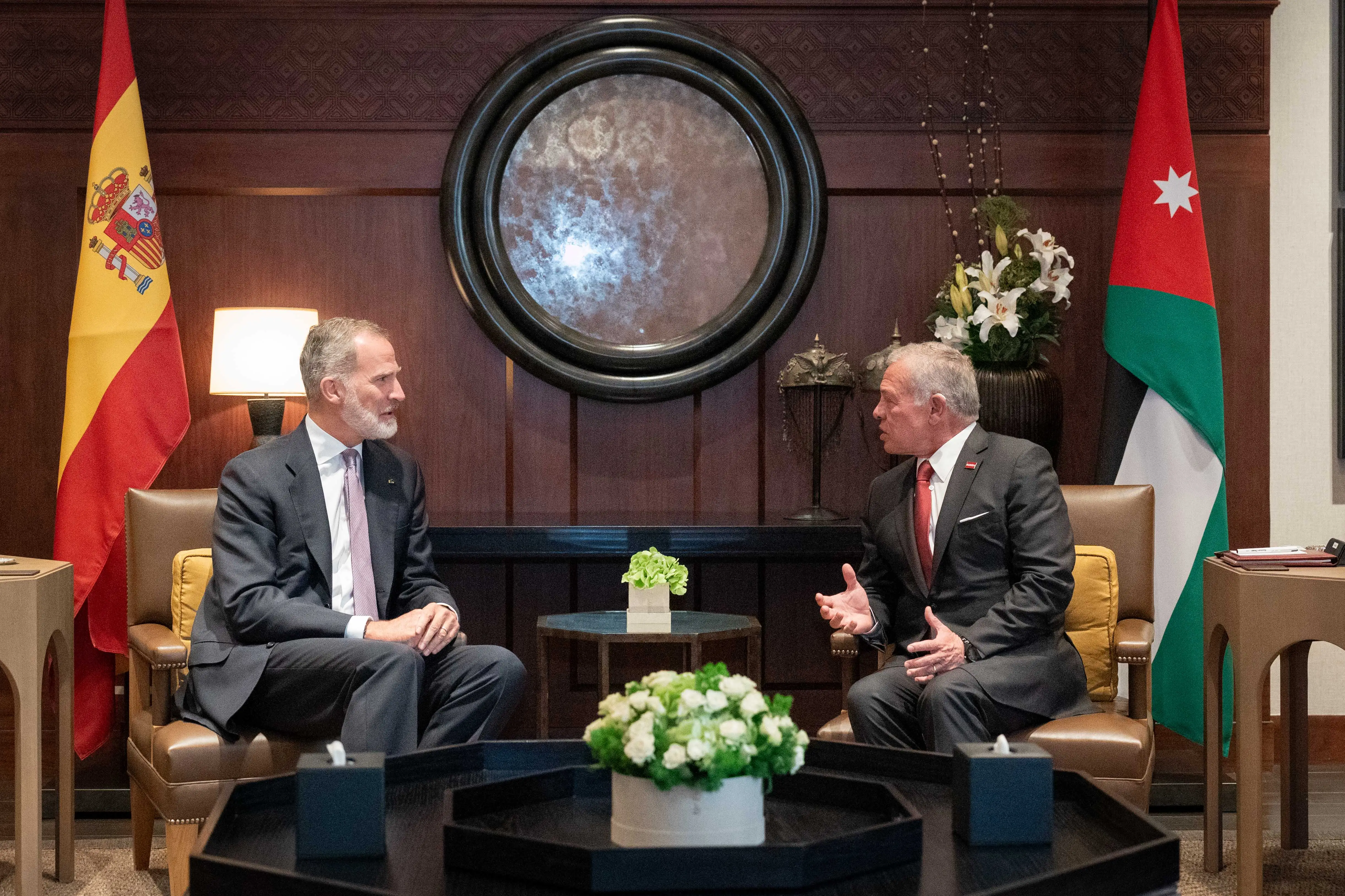 King meets Spain monarch, stresses need to stop war on Gaza, Lebanon