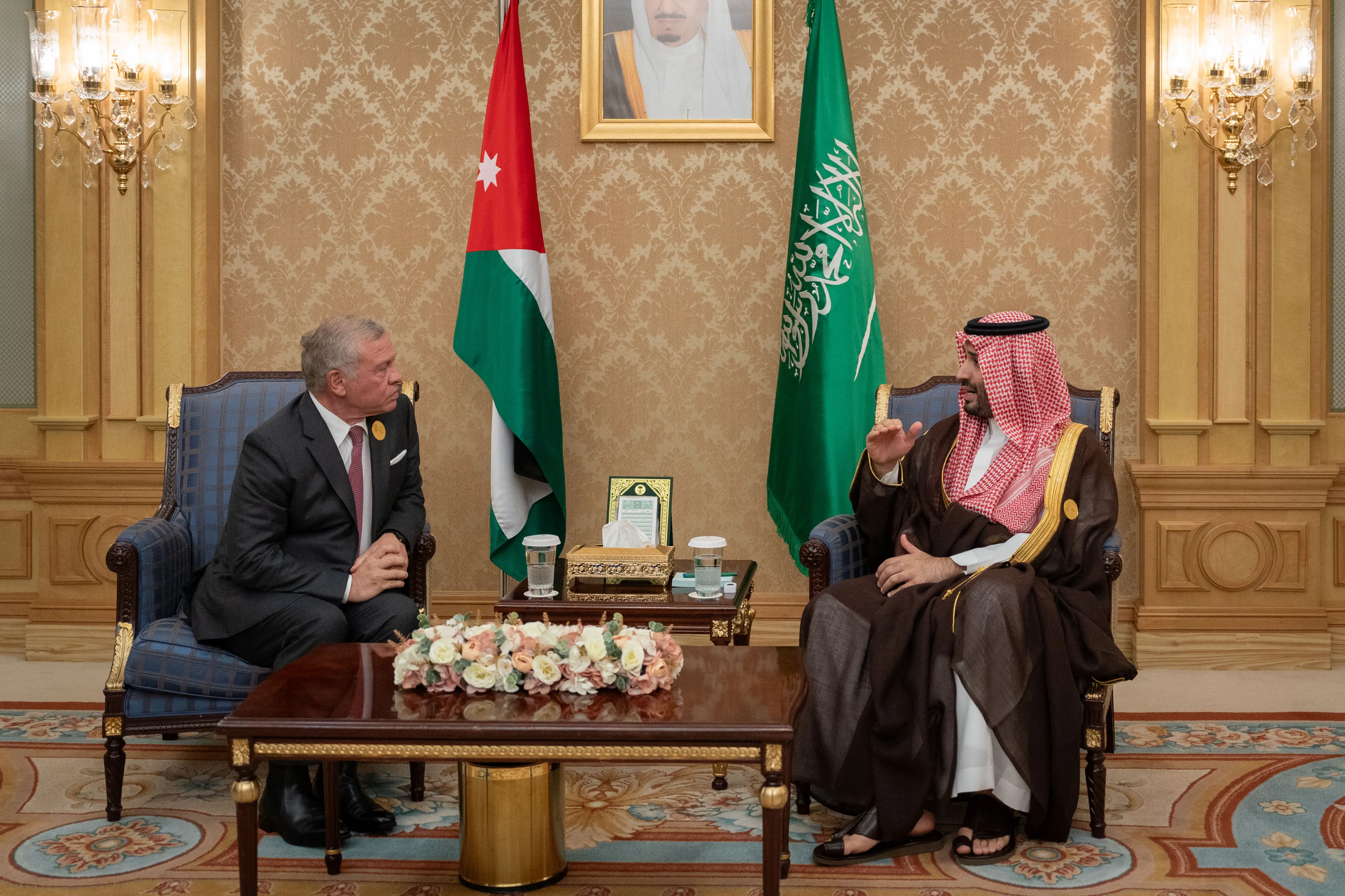 King meets Saudi crown prince on sidelines of Arab, Islamic Summit in Riyadh