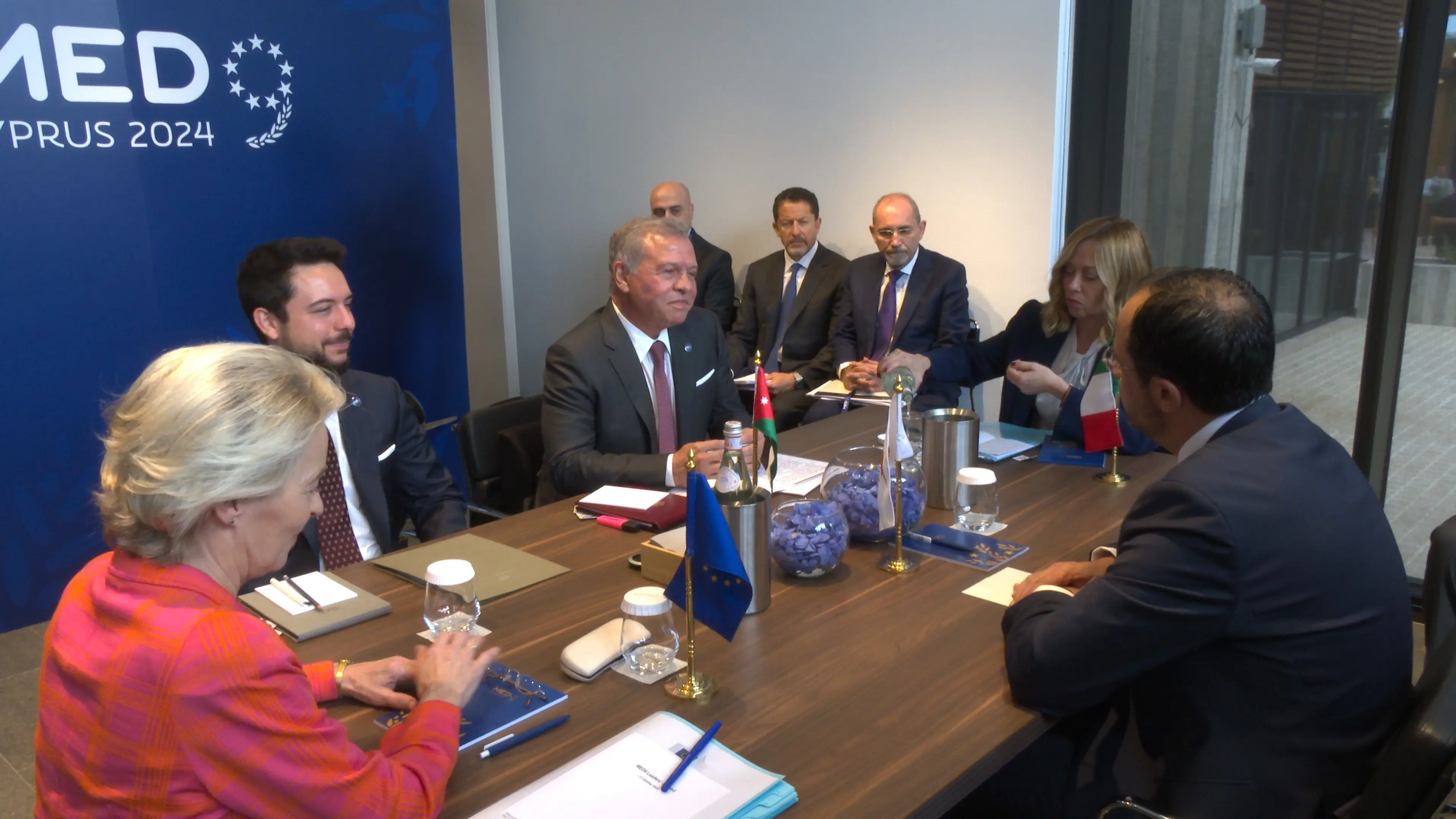 King urges international community to shoulder responsibilities towards Syrian refugees, host countries
