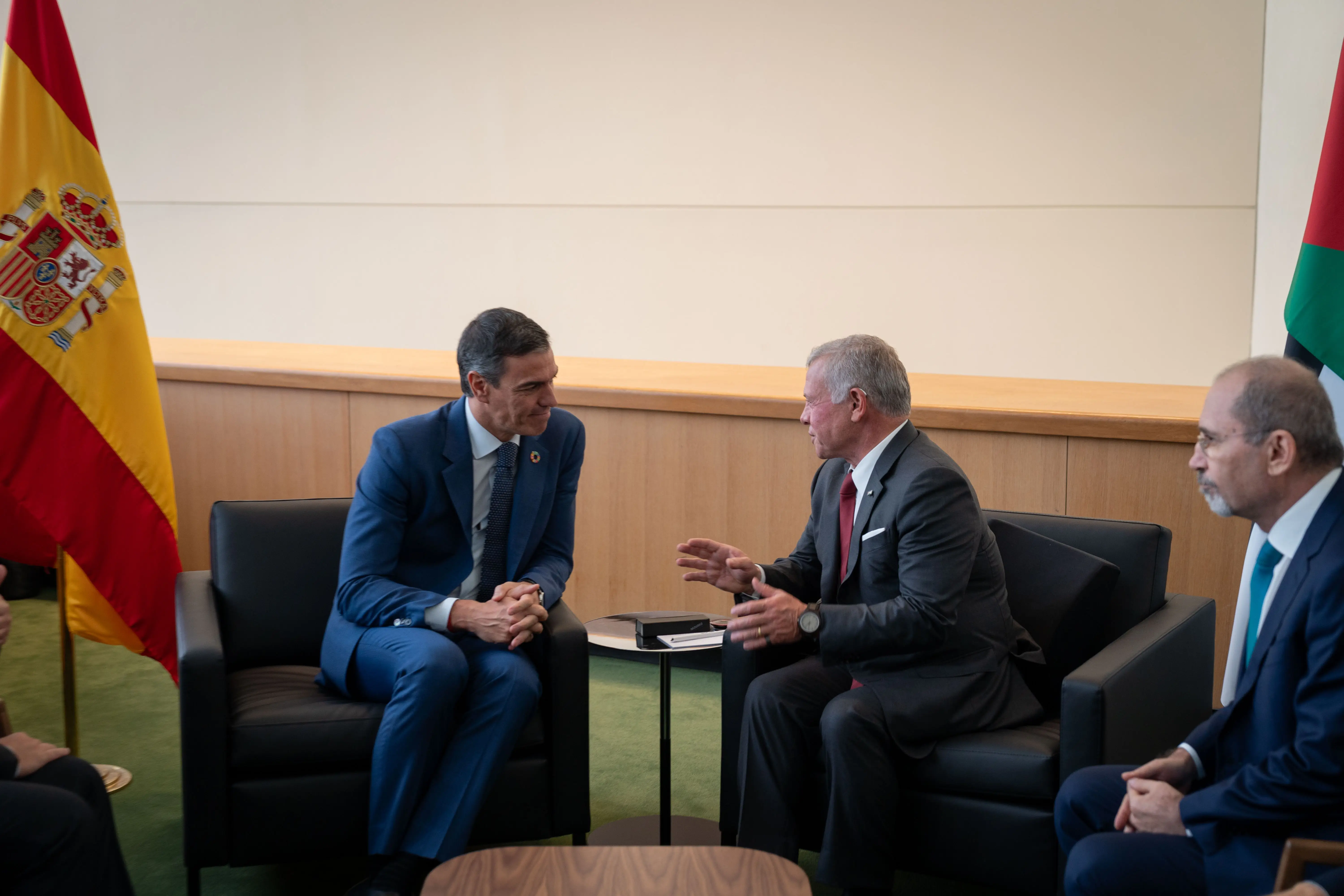 King meets world leaders in New York, calls for comprehensive regional calm