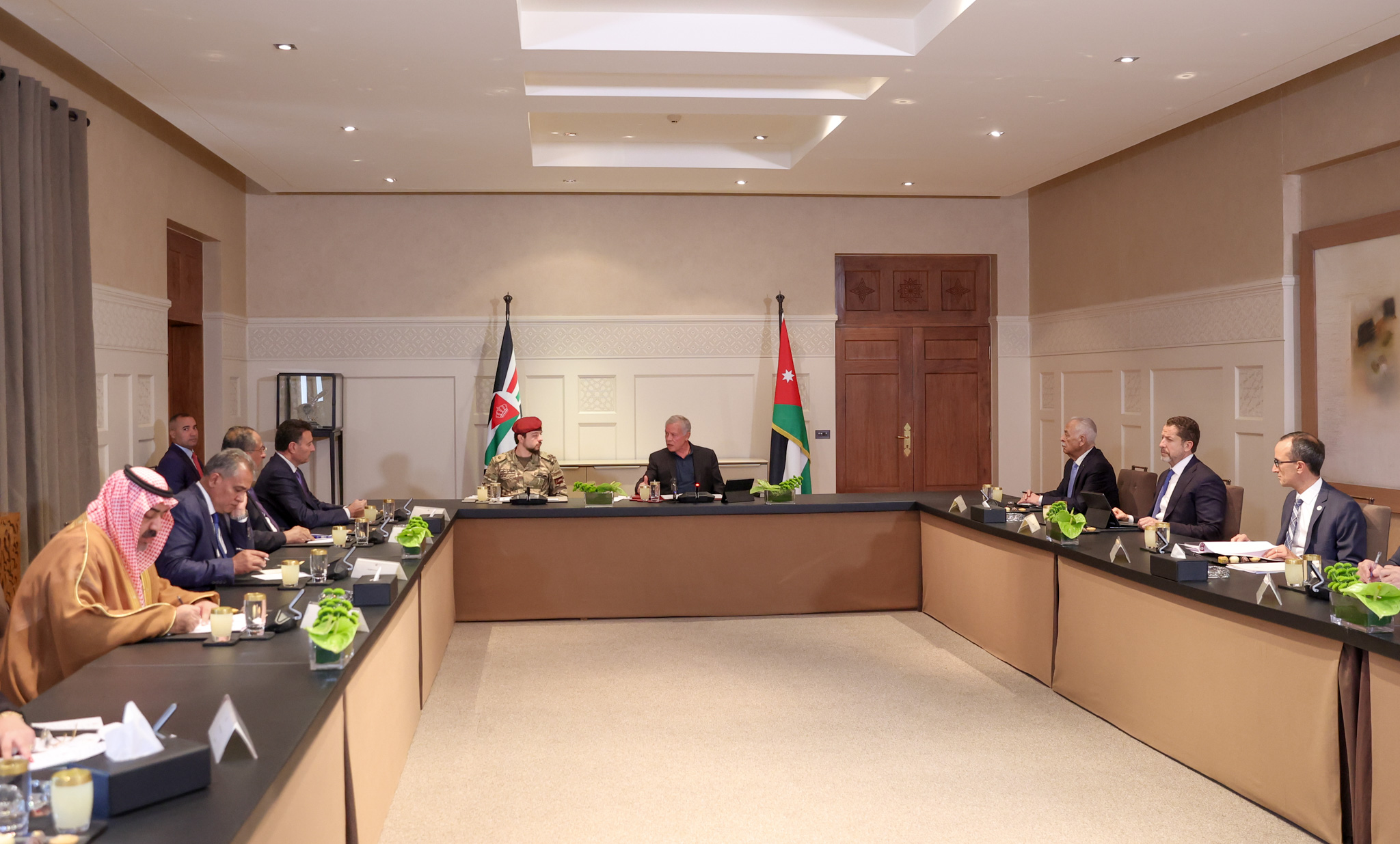 King meets with House of Representatives’ permanent office