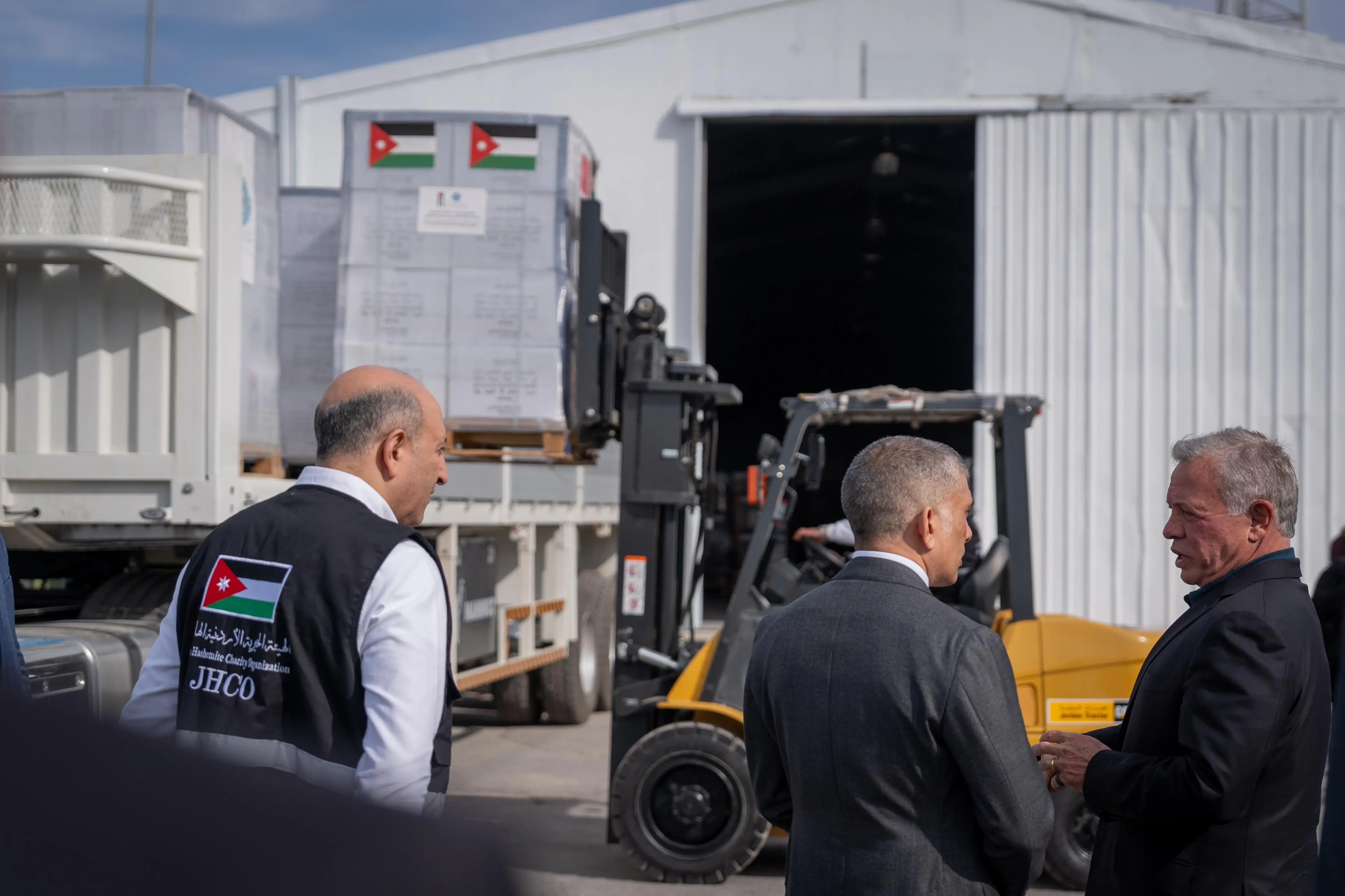 King checks on preparation of largest aid convoy to Gaza, honours JHCO for its efforts