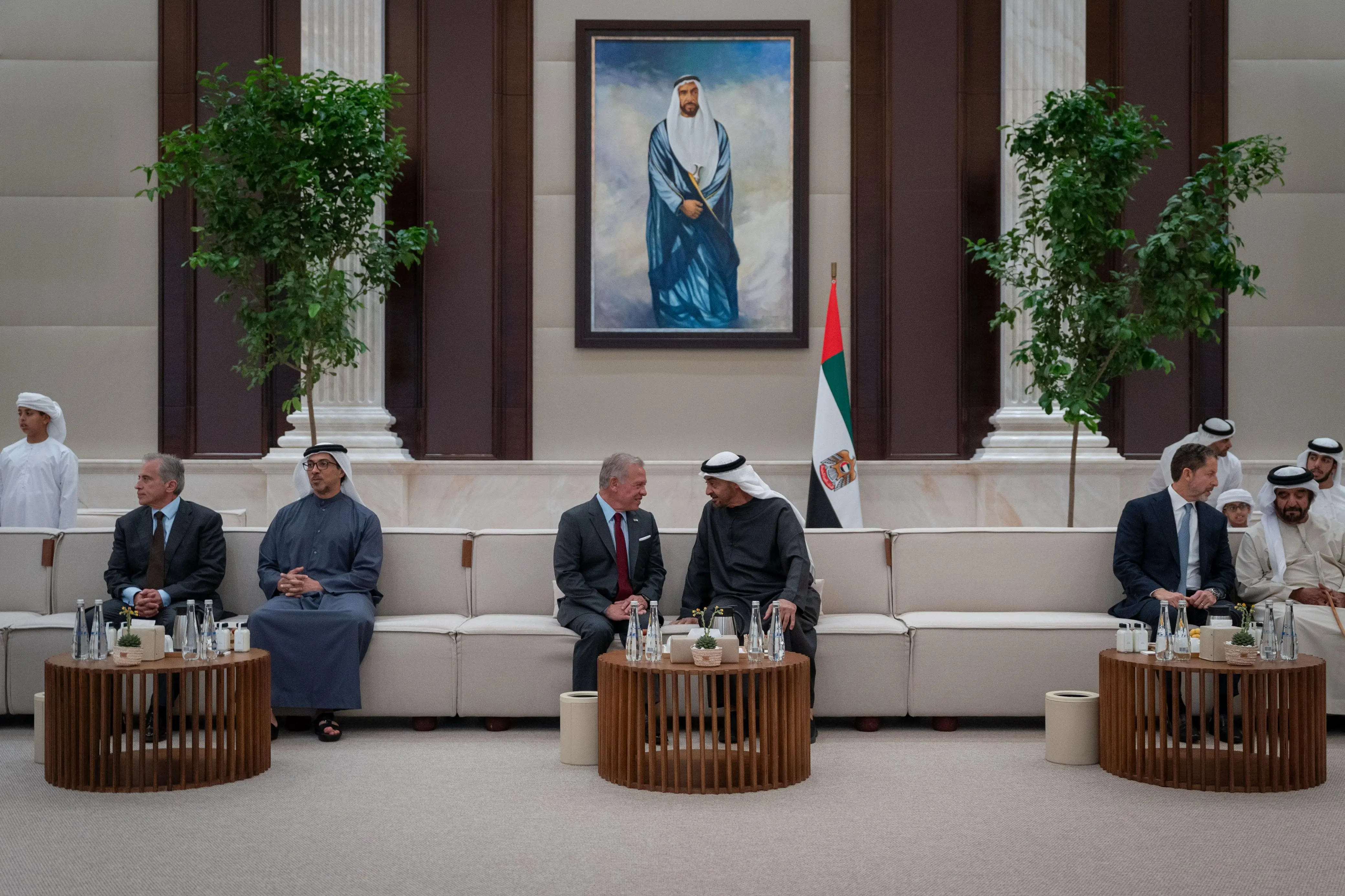 King meets UAE president in Abu Dhabi