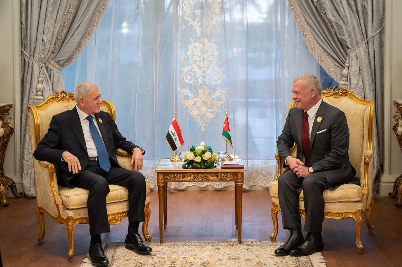 King meets presidents of Iraq, Lebanon on sidelines of Cairo Extraordinary Arab Summit