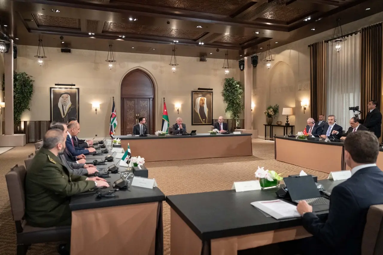 King receives senior officials participating in meeting hosted by Jordan for Syria’s neighbouring countries