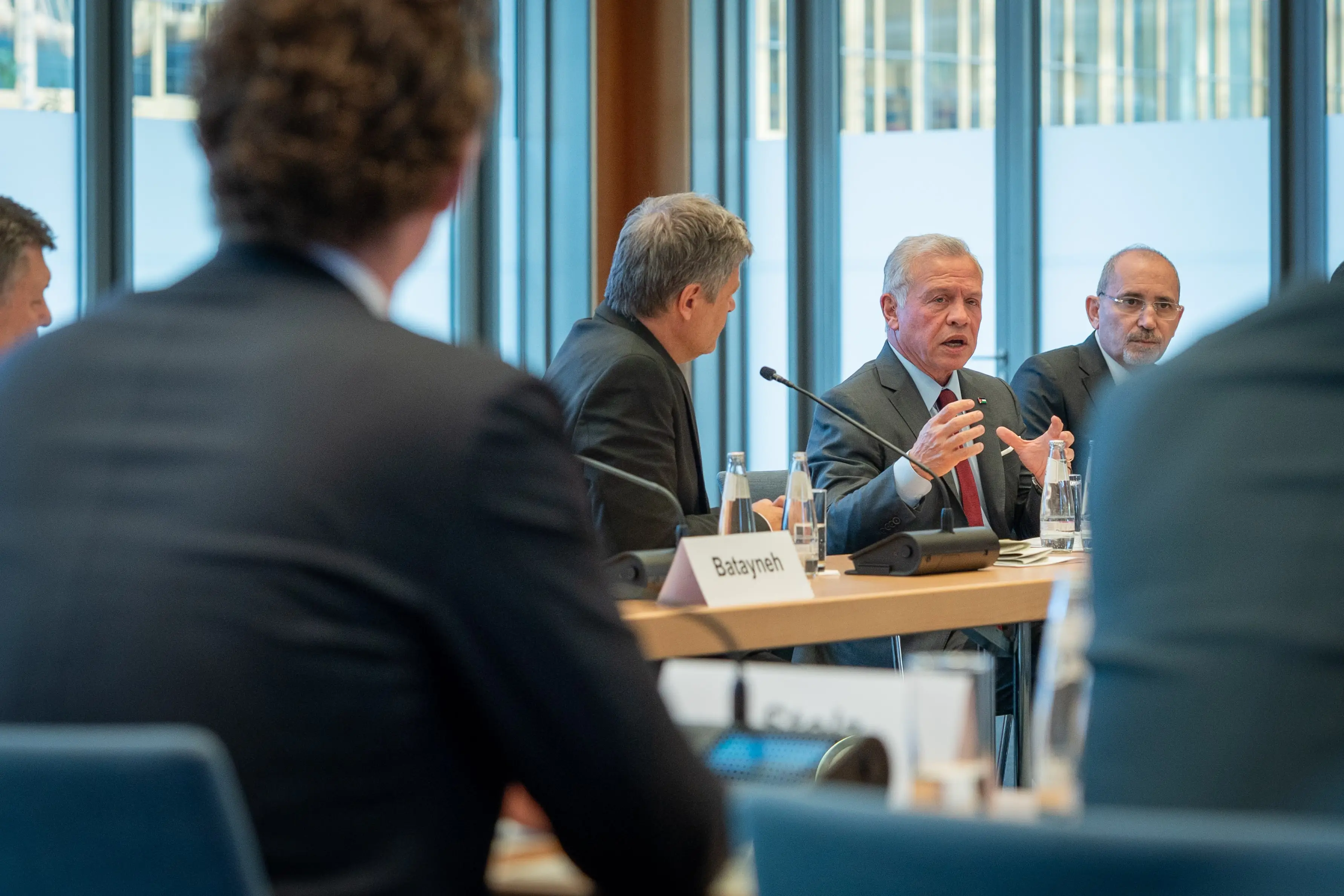 King meets representatives of German companies, economic institutions
